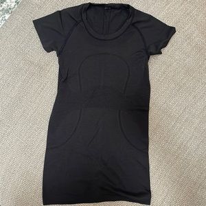 Lulu lemon black t shirt size 4